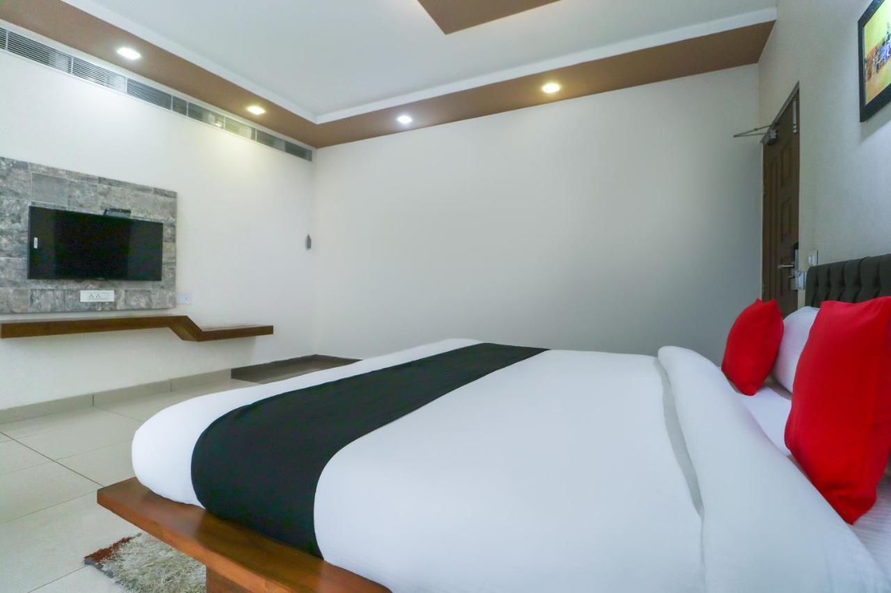 Townhouse 765 The Grace Hotel Patiāla Екстериор снимка