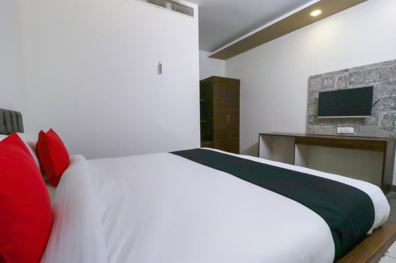 Townhouse 765 The Grace Hotel Patiāla Екстериор снимка